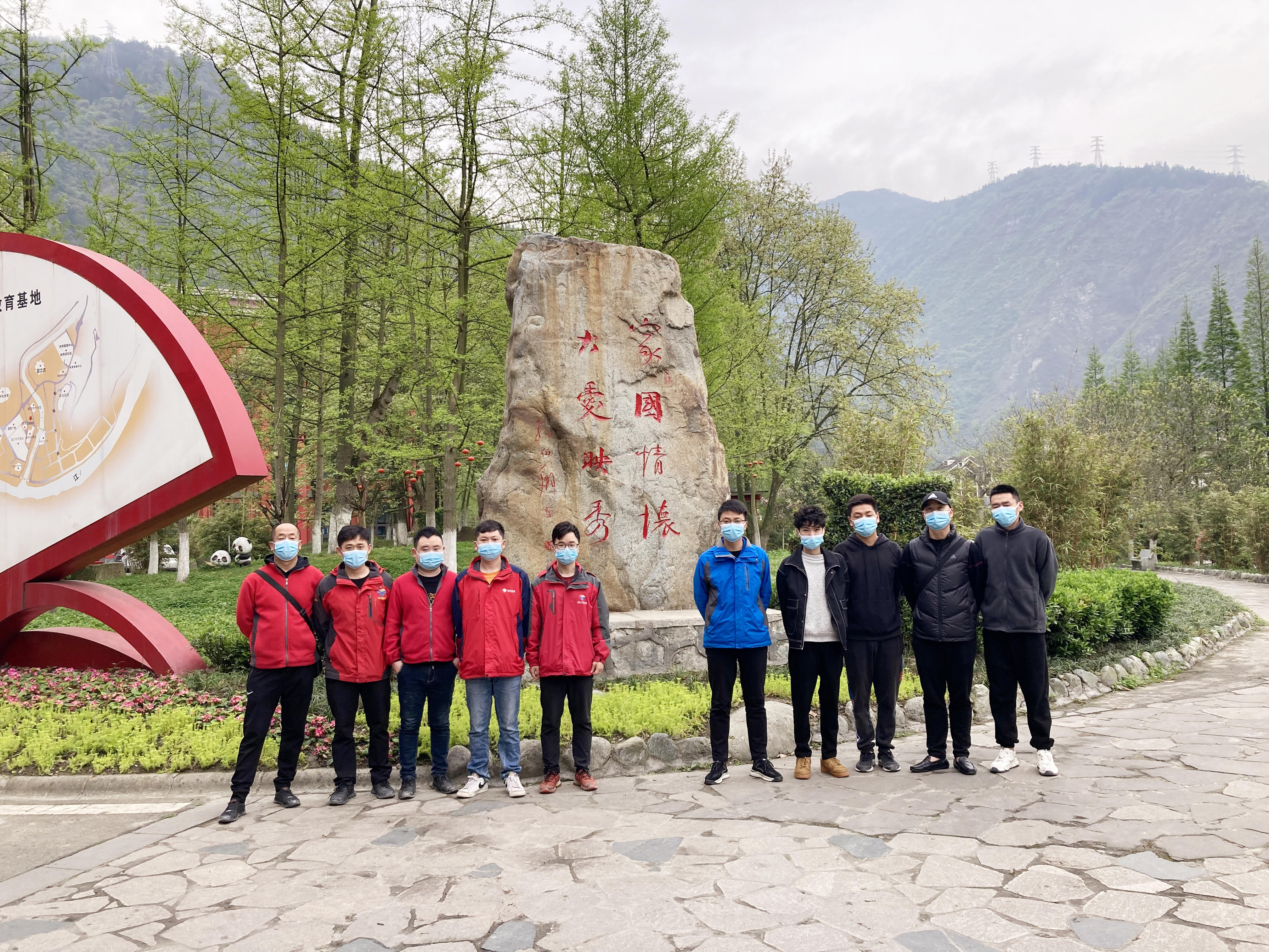 鮮花傳敬意，清風(fēng)寄哀思 ——都四軌道交通JC1項目部開展“清風(fēng)寄哀思”主題活動