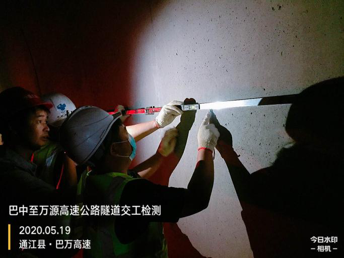 日夜兼程推進(jìn)度    熱情服務(wù)樹形象——巴中至萬源高速公路交工驗(yàn)收工程質(zhì)量檢測(cè)工作