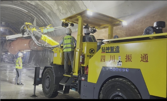 鉆神DW551-A-SS單臂鑿巖臺(tái)車